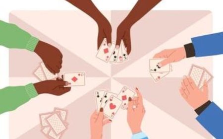 जुआ खेलने में अब महिलाएं भी नहीं पीछे, ताश के पत्ते व हजारों रुपयों से साथ 5 महिलाएं गिरफ्तार