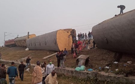 बिहार-बंगाल की सीमा के पास भीषण ट्रेन हादसा