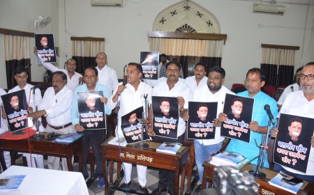 जबलपुर के नगर निगम सदन में गूंजे महापौर मौन हैं के नारे, ठप सफाई व्यवस्था को लेकर विपक्ष ने किया जमकर हंगामा