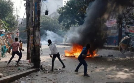 बंगलादेश में भड़की हिंसा, भारतीय उच्चायोग ने जारी की एडवाइजरी