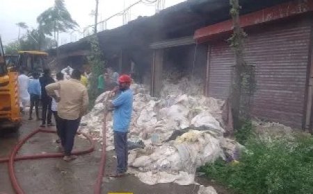 अमखेरा के बारदाना गोदाम में आग से मचा हड़कंप