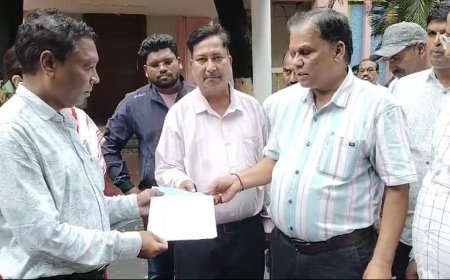 जबलपुर के एक विधायक ने गुर्गों से पटवारी को पिटवाया, पटवारियों में आक्रोश, प्रदर्शन कर पटवारियों ने कलेक्टर को सौंपा ज्ञापन, कड़ी कार्रवाई की मांग
