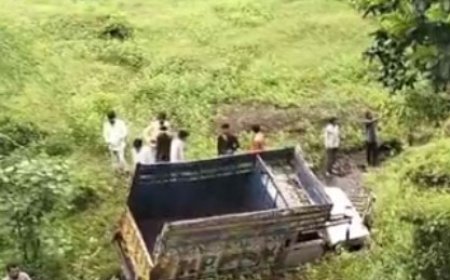 मध्यप्रदेश के रतलाम में हुआ दर्दनाक हादसा, मजदूरों से भरी पिकअप 60 फीट गहरी खाई में गिरी,तीन की मौत 20 घायल