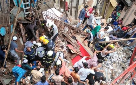 मेरठ में बारिश से ढह गई तीन मंजिला इमारत, एक ही परिवार के 15 लोग मलबे में दबे