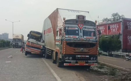 ट्राले से टकराई बस, एक की मौत