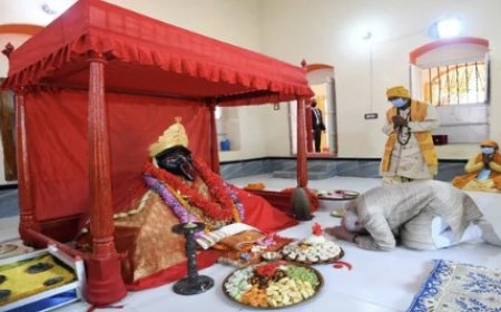 मोदी के भेंट किए गए मुकुट को चुरा ले गया चोर