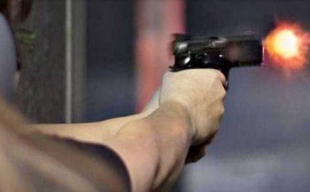 मंदिर में दोस्तों के साथ बैठे युवक पर फायरिंग