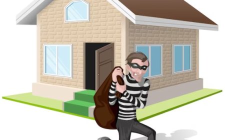 रिटायर्ड सीएमएचओ लूटकांड: किसी अपने के होने का शक