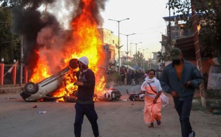 Manipur News :गुस्साई भीड़ ने मंत्रियों और विधायकों के घर मे लगाई आग,कई इलाकों मे कर्फ्यू