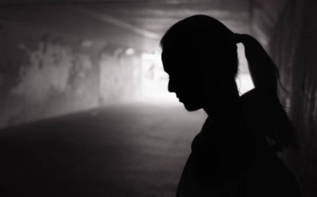 स्कूल प्रिंसिपल ने महिला टीचर को घुटने टेकने की दी सजा