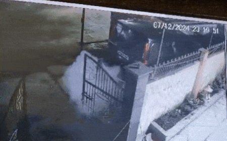 स्कूली छात्रों ने चलाए सुतली बम, तीन छात्र गिरफ्तार