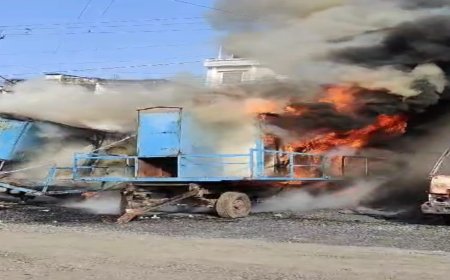 सिविक सेंटर में खड़े मोबाइल टॉयलेट में लगी आग