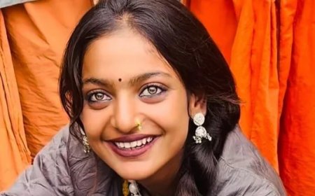 कुंभ में आई खूबसूरत लड़की दो दिन में बन गई सेलिब्रिटी