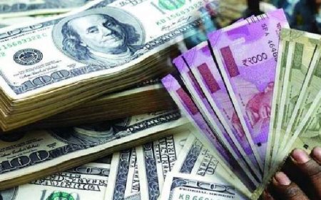 एक बार फिर गिरा रुपया, जानिए...कितनी हुई एक डॉलर की कीमत