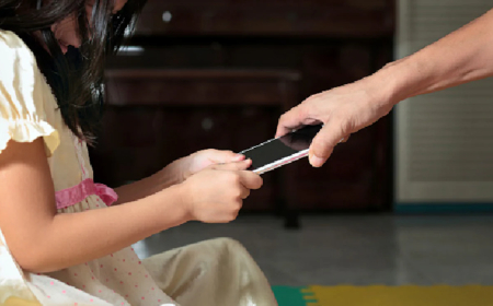 मां ने बेटी को फोन चलाने से रोका तो बेटी ने लगा दी 20वीं मंजिल से छलांग