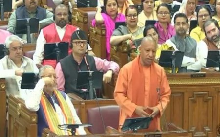 समाजवादियों का चरित्र दोहरा, फ्लोर लैंग्वेज मुद्दे पर बरसे सीएम योगी