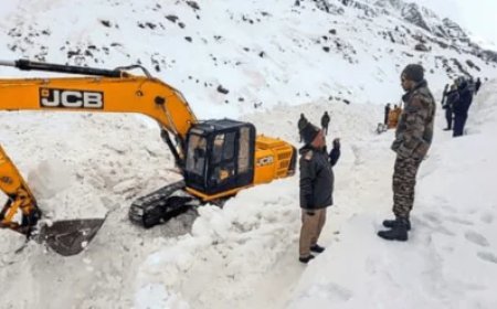 उत्तराखंड के चमोली में ग्लेशियर टूटने से 50 मजदूर बर्फ में दबे, बचाव कार्य जारी 