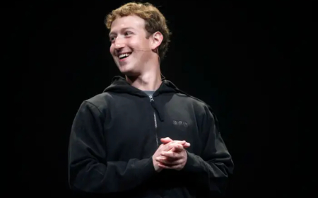 मेटा के सीईओ मार्क जुकरबर्ग की पुरानी हुडी 13 लाख में बिकी