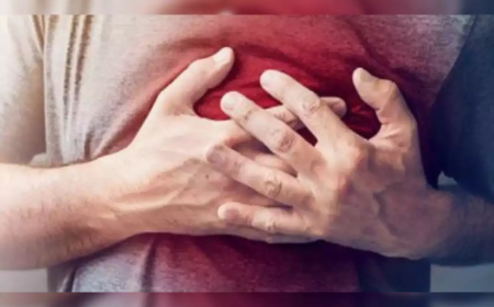 आगर: यात्री बस ड्राइवर को गाड़ी चलाते वक्त आया हार्ट अटैक, चालक की हुई मौत