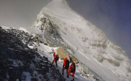  माउंट एवरेस्ट पर चढ़ाई को लेकर नेपाल ने पेश किया नया मसौदा कानून 