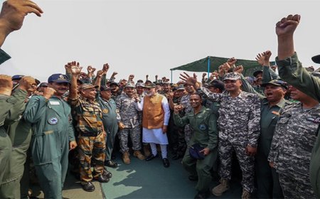 ऑपरेशन सिंदूर की सफलता के बाद आदमपुर एयरबेस पहुंचे पीएम मोदी 