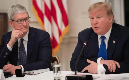 टिम कुक से बोले ट्रंप-  भारत में आईफोन निर्माण से बचें, अमेरिका में उत्पादन बढ़ाएं 