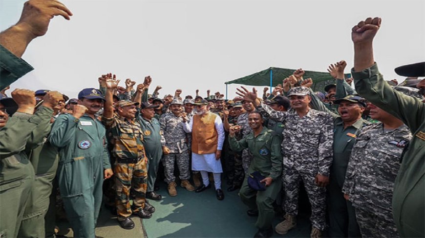 ऑपरेशन सिंदूर की सफलता के बाद आदमपुर एयरबेस पहुंचे पीएम मोदी 