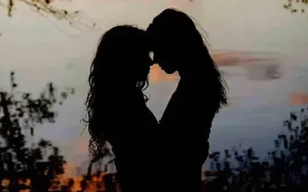 देवरानी जेठानी का प्यार चढ़ा परवान, पतियों को छोड़कर घर से भागीं