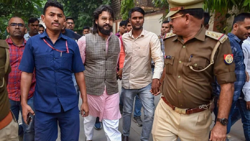 अब्बास अंसारी को दोहरा झटका- एक दिन पहले मिली सजा, अब गई विधायकी