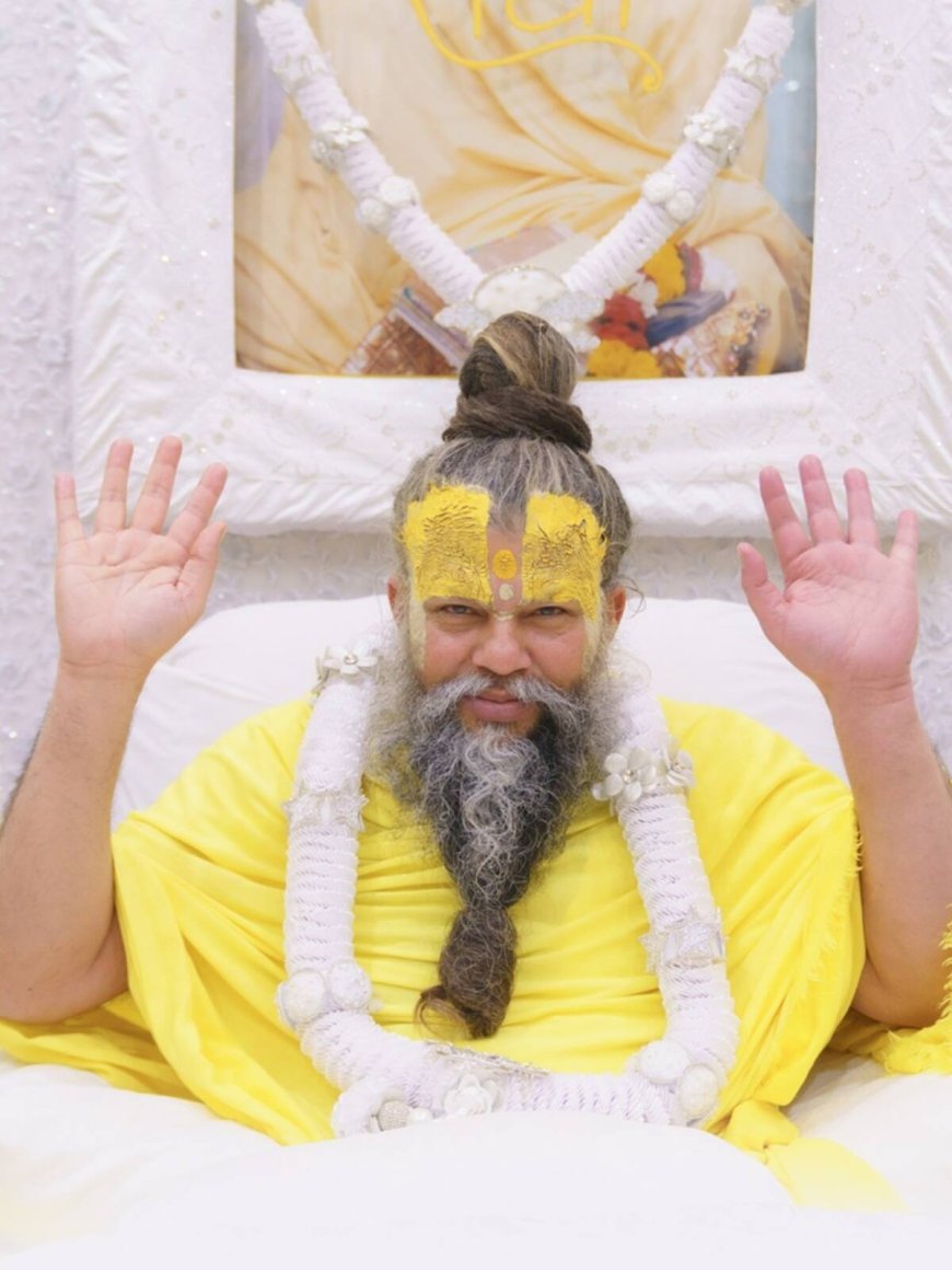 वैदिक मंत्र के वस्त्र पहने देख सतसंग में प्रेमानंद महाराज ने युवक को दी समझाइश