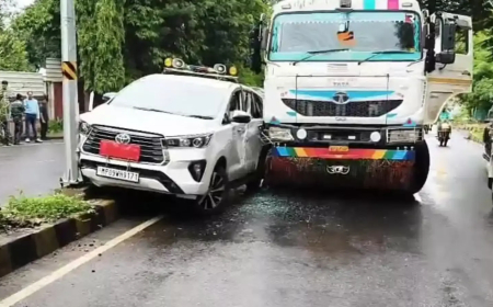 झाबुआ कलेक्टर नेहा मीना की गाड़ी को डंपर ने मारी टक्कर, हादसे में नहीं आई कोई चोट 