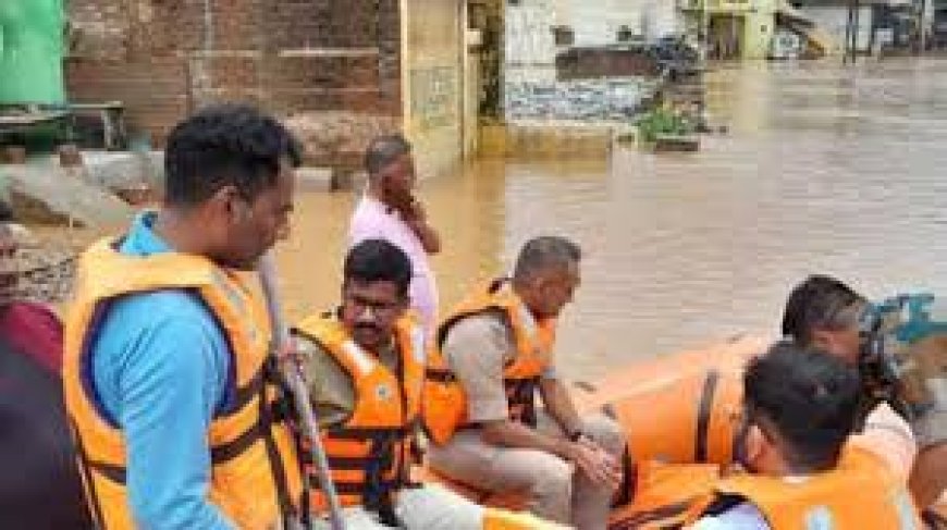 सतना, मैहर और चित्रकूट में मूसलाधार बारिश से जनजीवन अस्त-व्यस्त, सड़कों पर चल रहीं नावें 