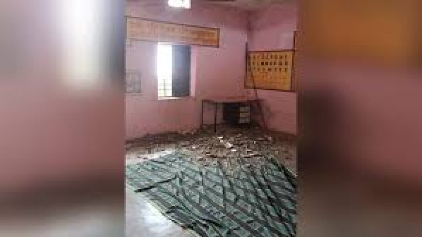 सतना: कक्षा में चल रही थी पढ़ाई, गिर गया छत का प्लास्टर, छात्र घायल